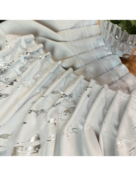 MARMA Zasłona gotowa na taśmie, szerokość 140cm x wysokość 250cm, kolor 021 pastelowy szary ze srebrnym nadrukiem na VELVI