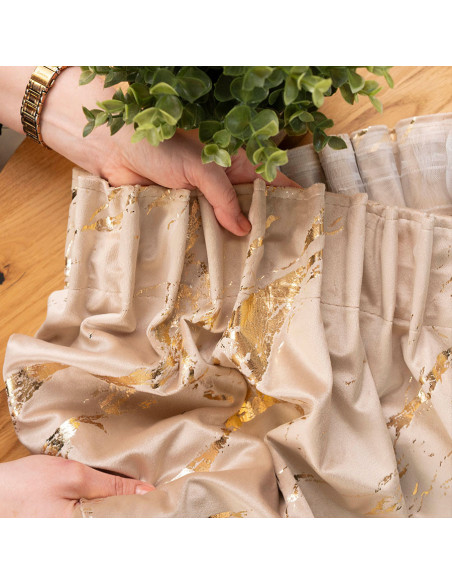 MARMA Zasłona gotowa na taśmie, szerokość 140cm x wysokość 250cm, kolor 003 jasny beżowy ze złotym nadrukiem na VELVI TD